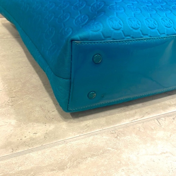 Michael Kors Shoulder Tote Jet Set Signature Quilted Bag Turquoise Neoprene - Picture 6 of 10